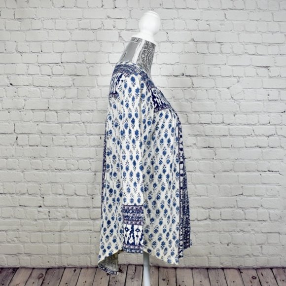 Blue and White Top Size L - Picture 3 of 6